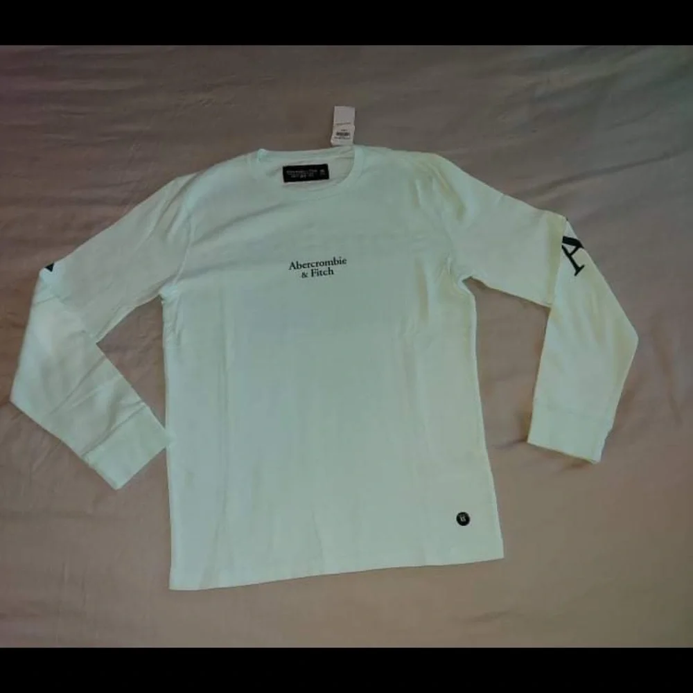Abercrombie and Fitch Long sleeve tee size XS new